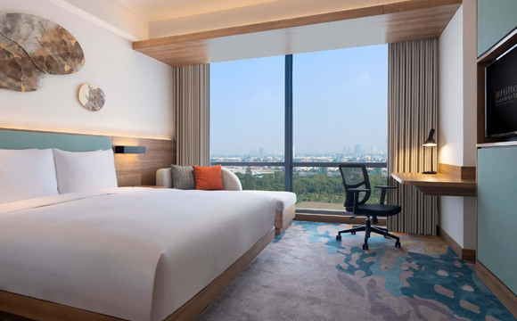 kh&aacute;ch sạn Hilton Garden.jpg