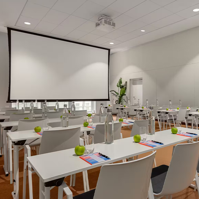 Houten wandpaneelbekleding voor vast meubilair in de horeca