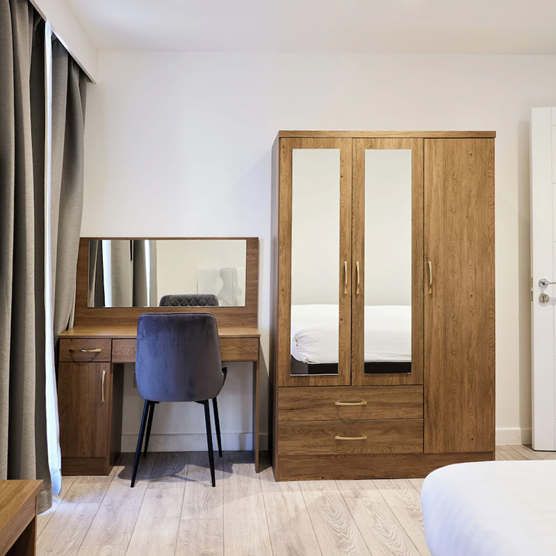 Sistema de guarda-roupa de hotel com folheado de madeira embutido